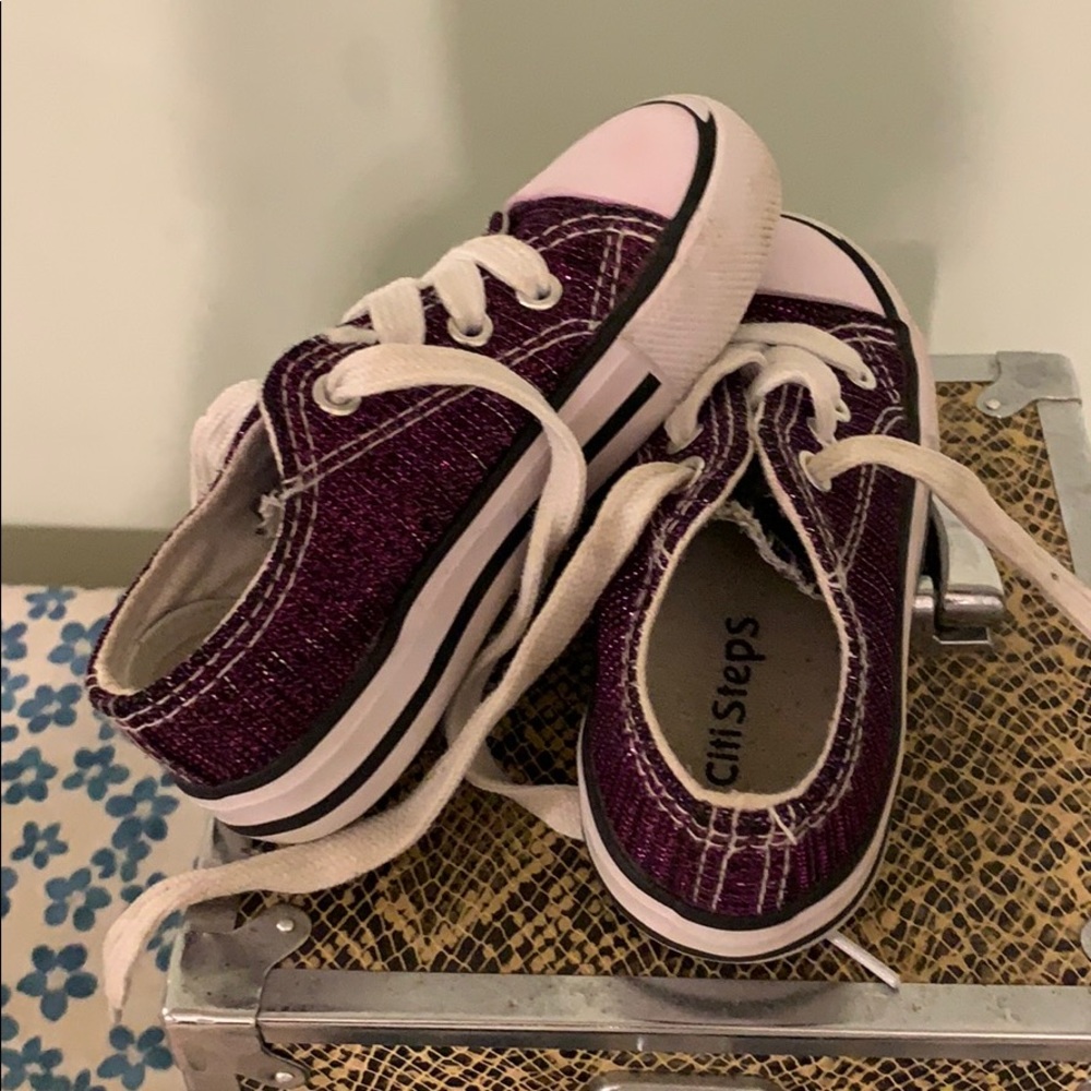 Sneakers - Picture 2 of 7